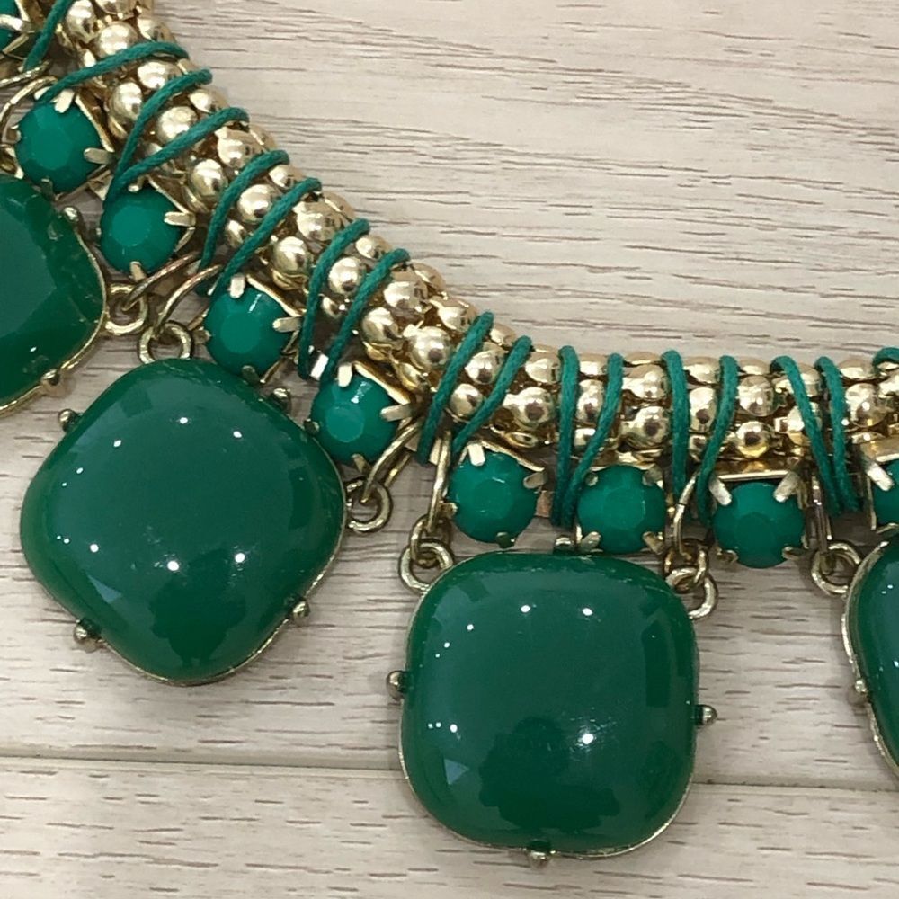 Emerald green statement necklace - Picture 4 of 8